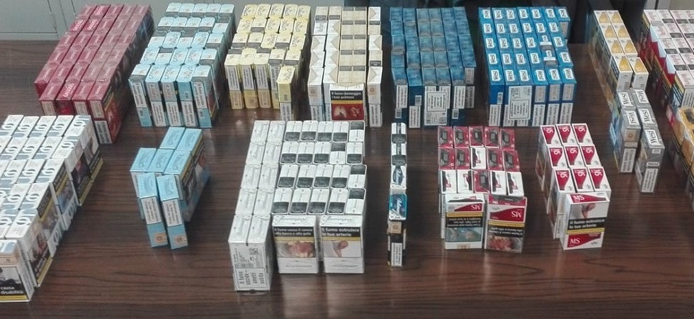 L'autorizzazione è scaduta ma vende sigarette, sequestrati oltre 350 pacchetti per un valore di 1.800 euro